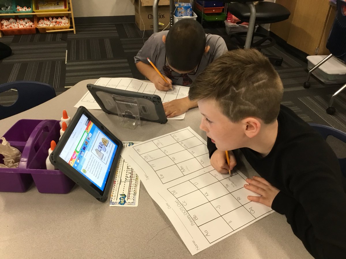 belindafro's tweet photo. Reading about #rocksandminerals on #pebblego and adding more vocabulary associated to our #dotschart 
@CrestviewSMSD @theSMSD #ourSMSDstory #futuregeologists #theyloverocks https://t.co/O2fMFvsq9x