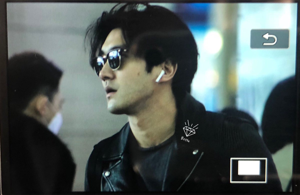 Aram_0407's tweet photo. 180324 #최시원 #시원 #Siwon #崔始源 인천출국 @siwonchoi 잘 갔다와요~~
【Please don't remove my logo！Please give credit to the original author when you upload second】 https://t.co/slov4wxz1O