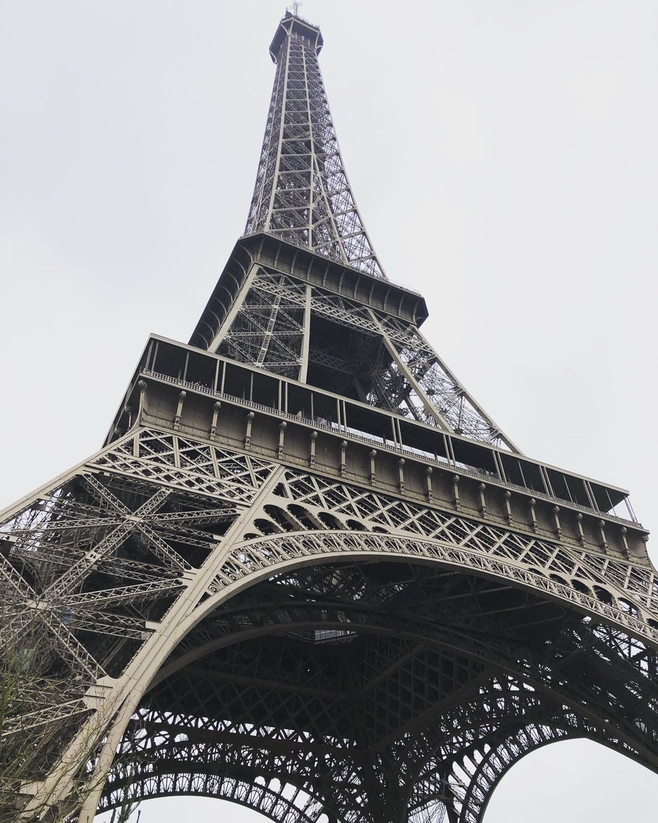 lushescapes's tweet photo. The #eiffeltower always seem to amaze me. A monument which symbolizes majesty and craftsmanship. #paris https://t.co/lDvVJGFQ7S