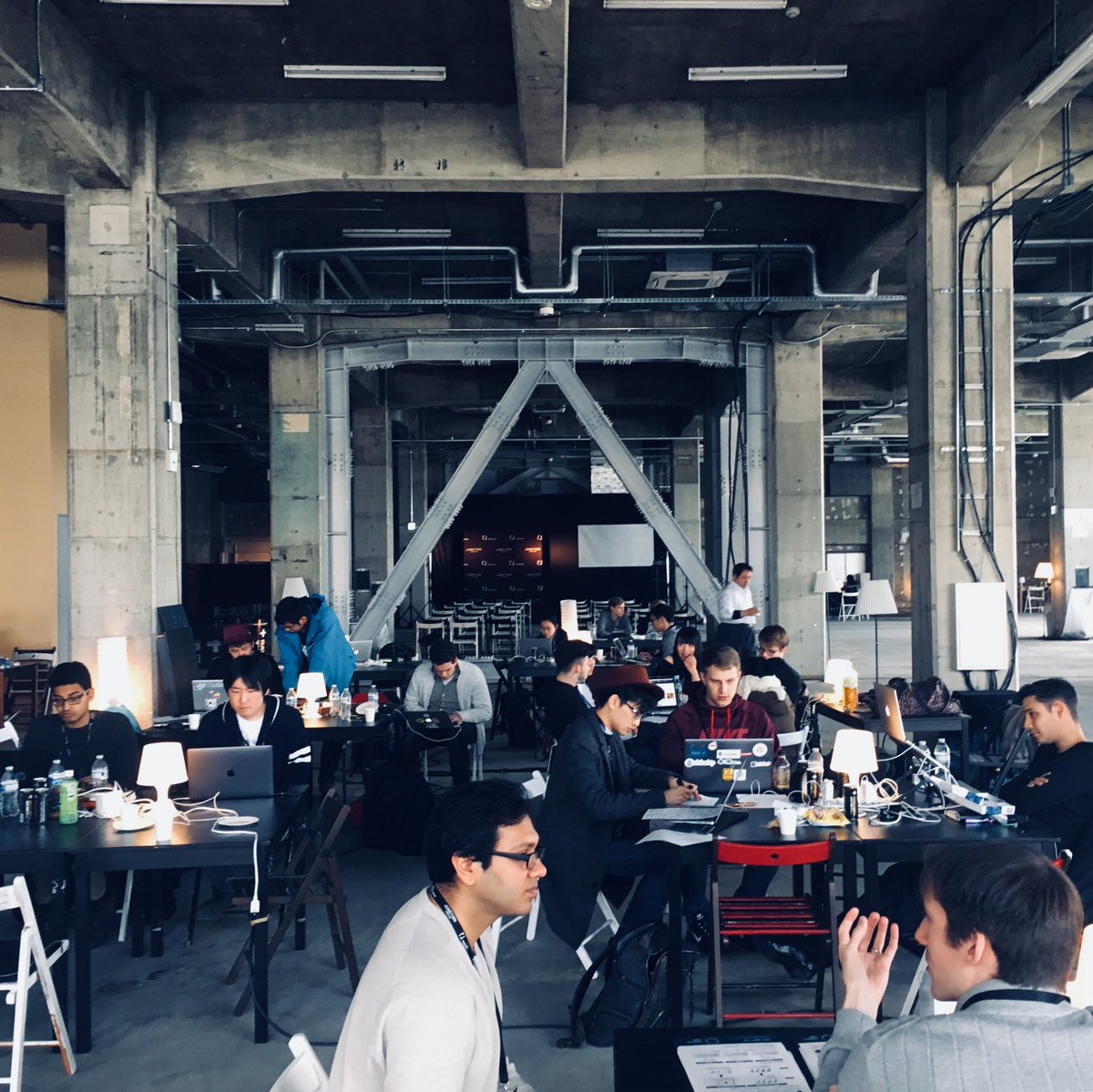 JunctionXTokyo's tweet photo. Hackers hard at work! Keep it up guys! #JunctionTY18 https://t.co/W2ayQPUwP0