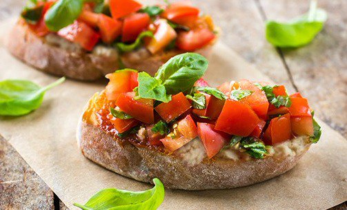 Good morning guys. Bruschetta is an antipasto from Italy consisting of grilled bread rubbed with garlic and topped with olive oil and salt. Variations may include toppings of tomato, vegetables, beans, cured meat, or cheese. Have this in breakfasts. aapnarecipe.in/recipe/brusche…