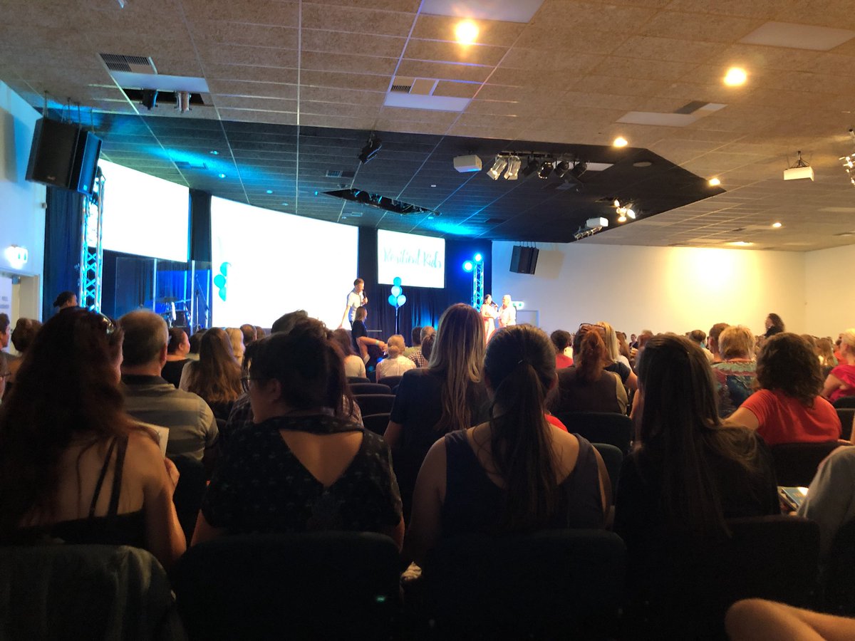 DrewDistant's tweet image. Waiting for the free stuff to come over this side!
#resilientkidsconference2018