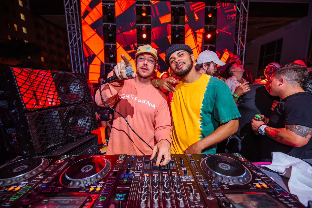SLSSouthBeach's tweet photo. Get It Right - @diplo brought the 🔥🔥🔥 tonight with @SHAQ, @walshyfire, and friends! 🎧 #SLSMMW2018 #slssouthbeach #worldofsbe https://t.co/i1QDKKo4Zj