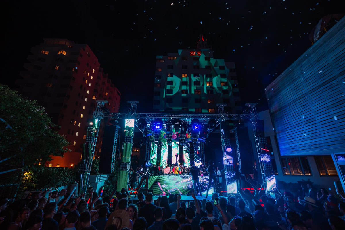 SLSSouthBeach's tweet photo. Get It Right - @diplo brought the 🔥🔥🔥 tonight with @SHAQ, @walshyfire, and friends! 🎧 #SLSMMW2018 #slssouthbeach #worldofsbe https://t.co/i1QDKKo4Zj