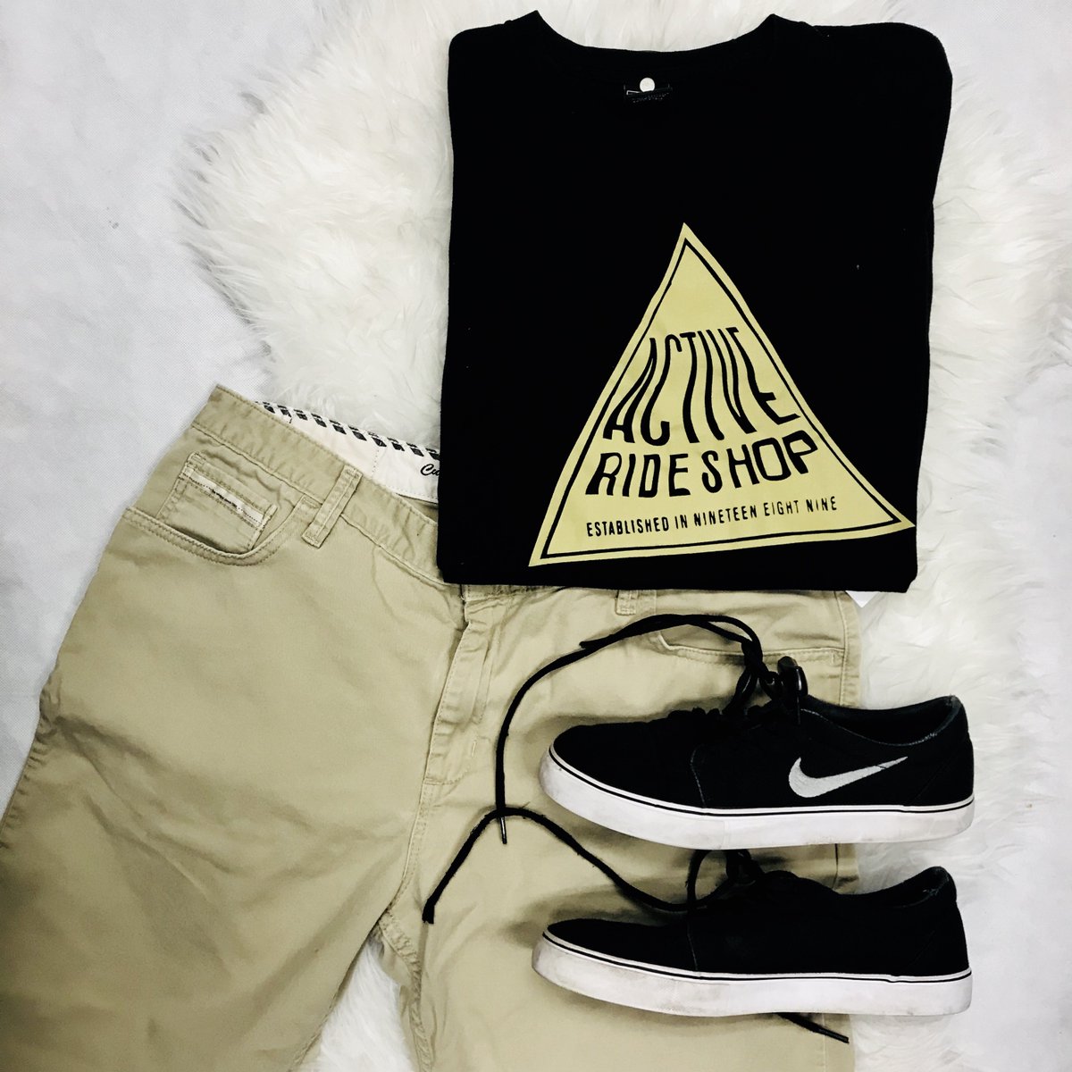 PCTemecula's tweet photo. men’s spring outfit inspiration! 🌟
active tshirt size L $10
vans shorts size 38 $10
nike shoes size 9.5 $16
#platosclosettemecula #gentlyloved #gentlyused #activerideshop #active #nike #vansoffthewall #vans #mens #mensfashion #mensootd #mensoutfit #mensshoes #mensstyles https://t.co/vP4Xkgoz4W