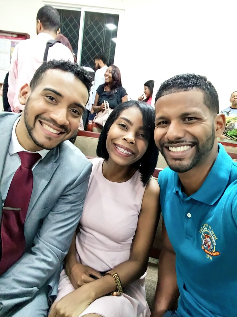 JOhann3R's tweet photo. Con mi 2 Artita tuitero! #Chuch #MaFriend @OscarDRF @heyitslisbeth https://t.co/xiDy7lxn0n
