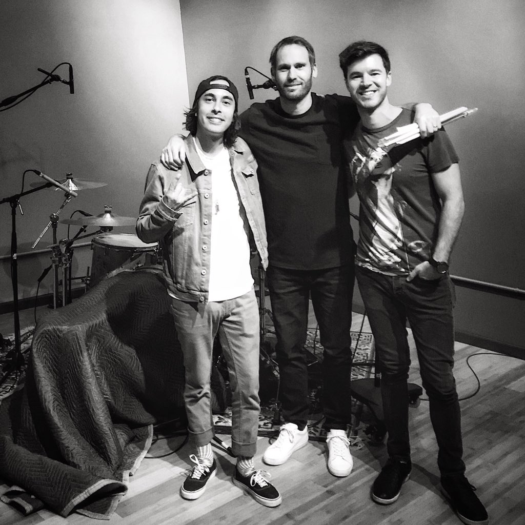 curtispeoples's tweet photo. Special day w great friends. @justbrad23 adding magic on the drums to my new single @piercethevic & I are putting together. VERY special thanks to @erikron & @thernbchef for letting us use their amazing studio today https://t.co/aWK1h42ZZw