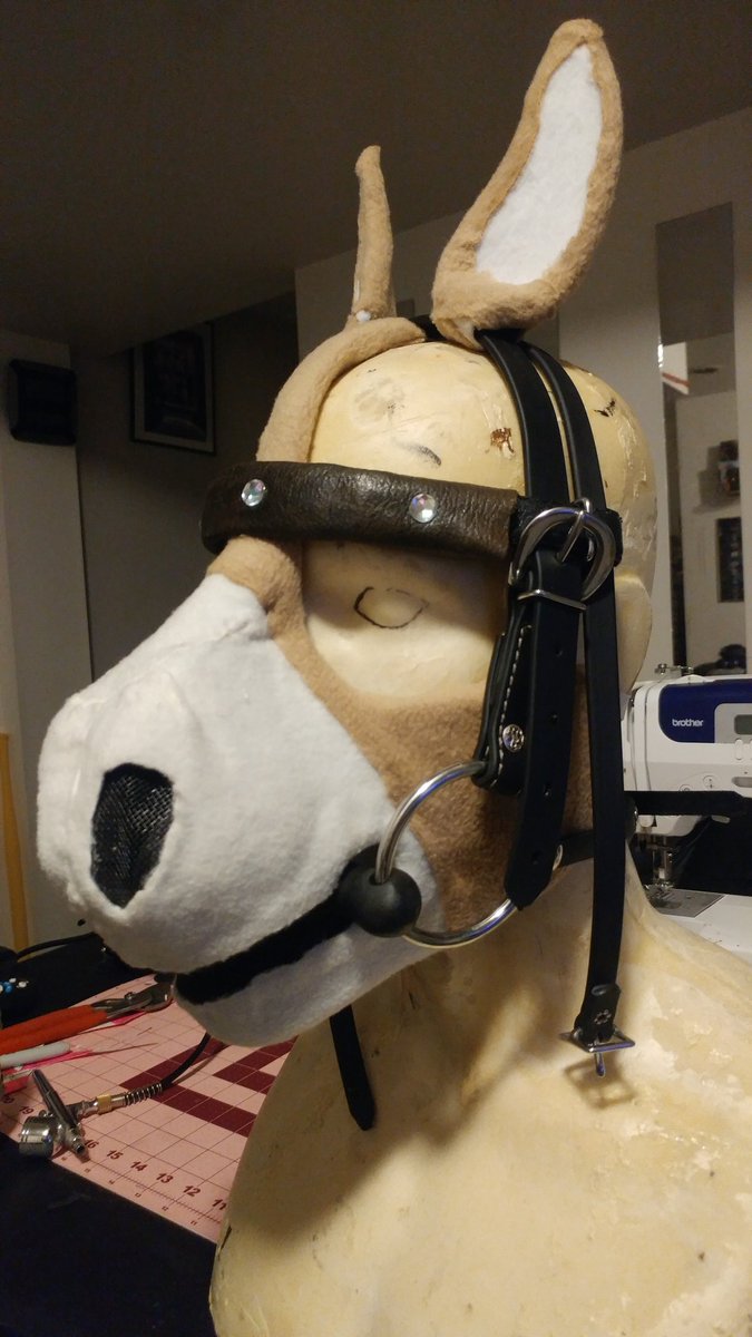 @azaleapony About to airbrush my prototype pony muzzle/mask, make a new browband, and make a plume piece for an event on Sunday :)