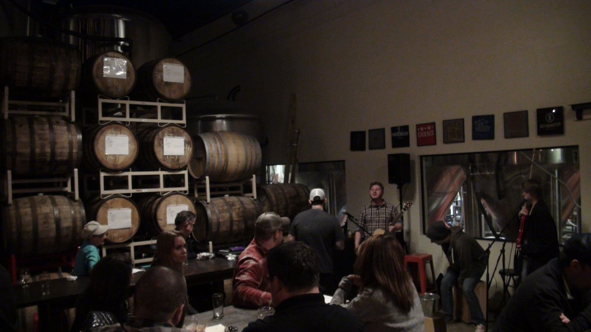 RedTydeRising's tweet photo. Is this a cool room or what?  @ReformationBrew #CMCEntertainment #Brewery #supportlocalmusic #Woodstockga https://t.co/WvjPjNsO7H