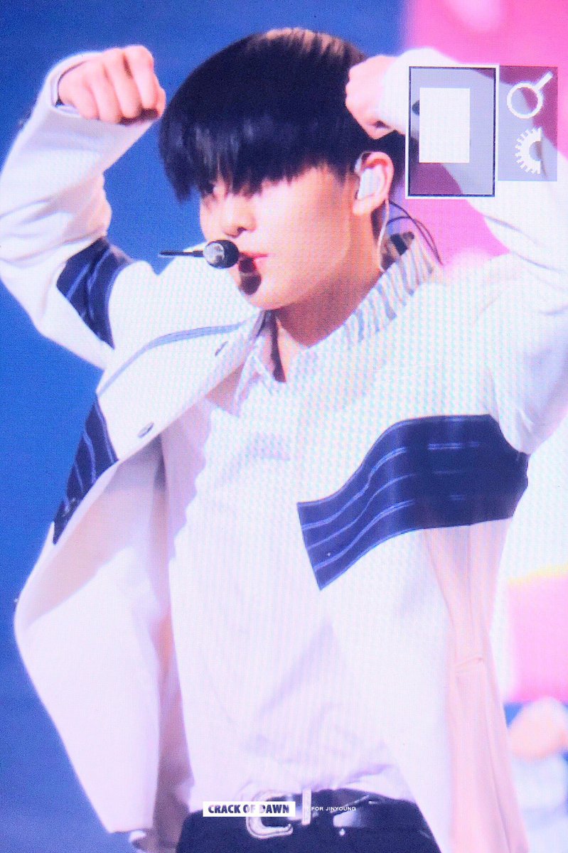 Crackofdawn_jy's tweet photo. 180323 뮤직뱅크 in 칠레 
#배진영 #BAEJINYOUNG #워너원 #WANNAONE @WannaOne_twt https://t.co/43n92RVEky