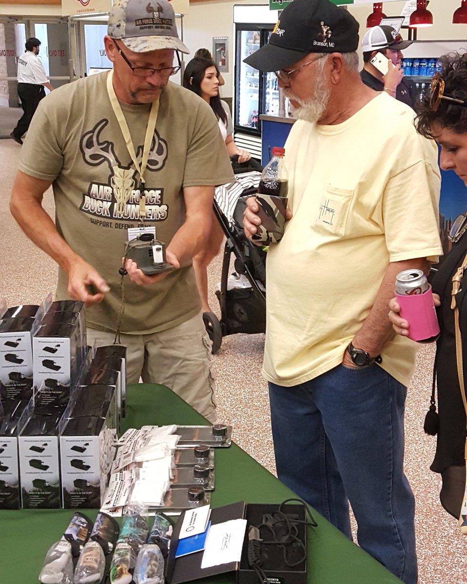 Scent_Blaster's tweet image. AirforceBuckHunters Pro &amp;amp; Longtime Air Force Game Warden Mark Lotre makes Consumers/Hunters "smart" on the ScentBlaster @ The 2018 Texas Trophy Hunters Association Corpus Christi Extravaganzas!!! #WeaponTested #WeaponApproved