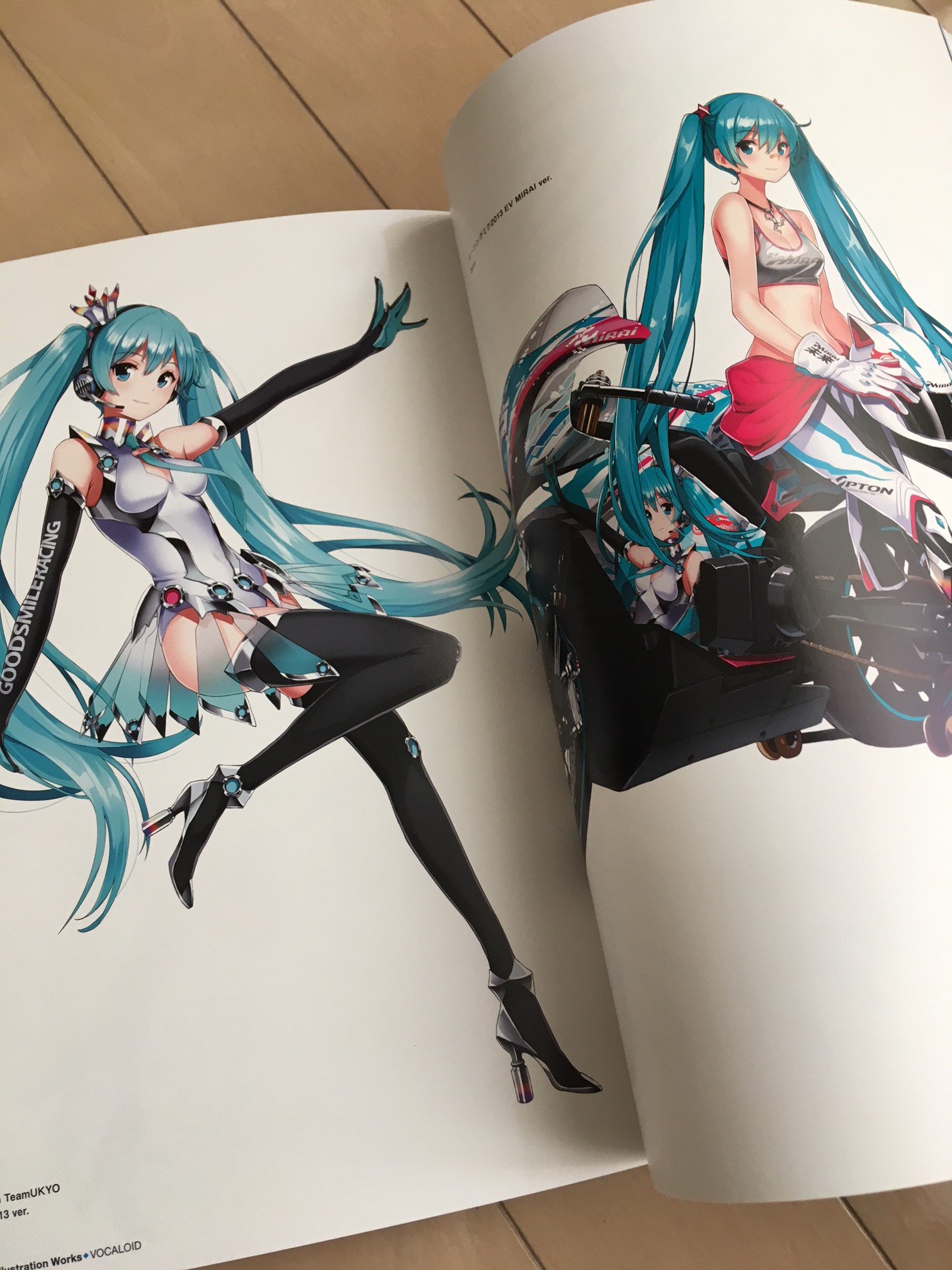 島崎麻里 Na Twitterze こちらも頂いてから少し経ってしまったのですが Saitom Saitom くんから画集 Saitom Illustration Works を頂戴しました 一緒にお仕事したレーシングミク13ver のイラストも一杯載ってるよ 巻末に各絵のコメントが