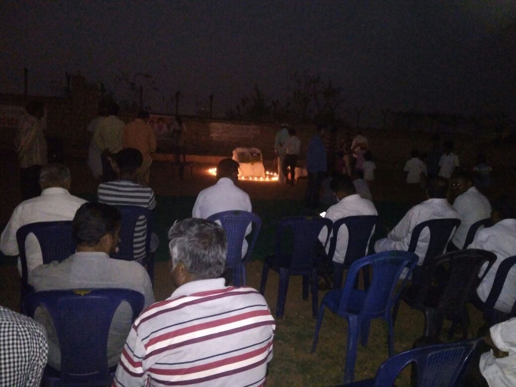 yuva_brigade's tweet photo. #BhagathForUnity
#Bengaluru
Yuva Brigade volunteers paid tribute to Bhagat Singh, Sukhdev and Rajguru on the occasion of #ShaheedDiwas at Jakkur area of Bengaluru yesterday. https://t.co/m2nE2ulya8
