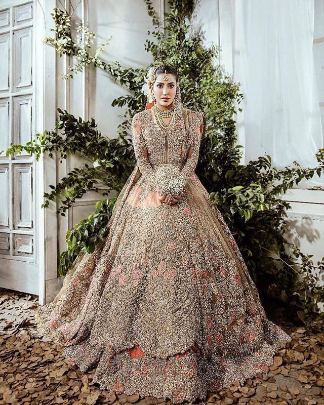 MehwishHSource's tweet photo. @MehwishHayat #MissMev #Elegant #Billi #TB #MH #MehwishHayat dazzles in this exquisite blush ensemble by #republicwomenswear #hashimali #Qasimliaqat #stopstyleofficial Jewelry by #beedazzled_ltd #HeritageCollectionbyRepublicWomenswear #BridalCouture https://t.co/bcIaqWUX0H