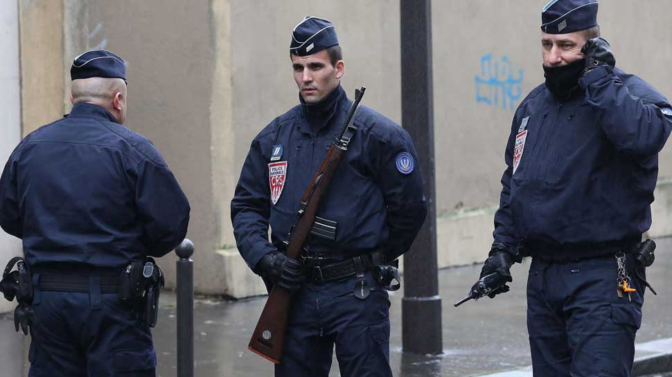 discuss_india's tweet photo. France: Shooting & hostage, attacker claims allegiance to IS #Carcassonne #DiscussIndia #firing #france #Hostage #ISIS #southwestFrance #supermarket #worldnews https://t.co/Gr1rXpWtN0 https://t.co/A8Z9ECaEZL