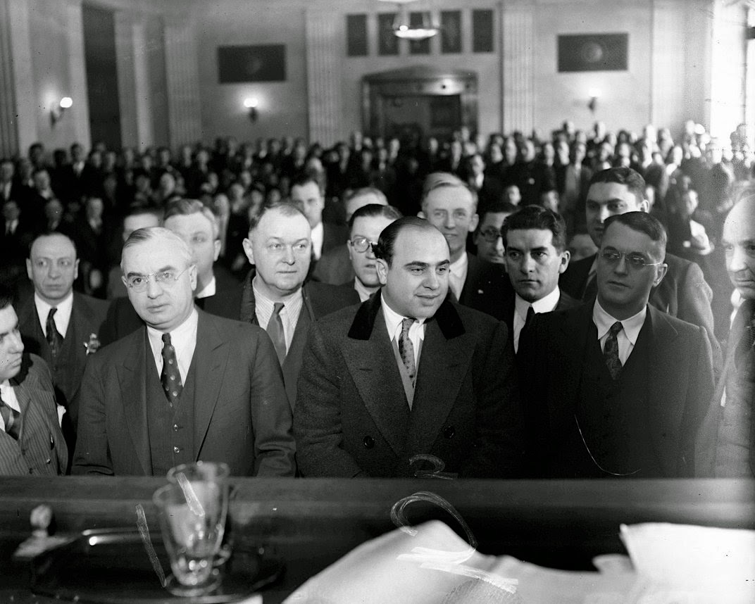 8) A 1972 Merger With Liebman, Williams, Bennett, Baird & Minow, Another Large Chicago Law Firm, Created A Firm Of 150 Lawyers. Over The Next 25 Years Sidley & Austin Grew To Rank Consistently As One Of Chicago's Largest Law Firms.Al Capone, Chicago Courtroom. 1931.