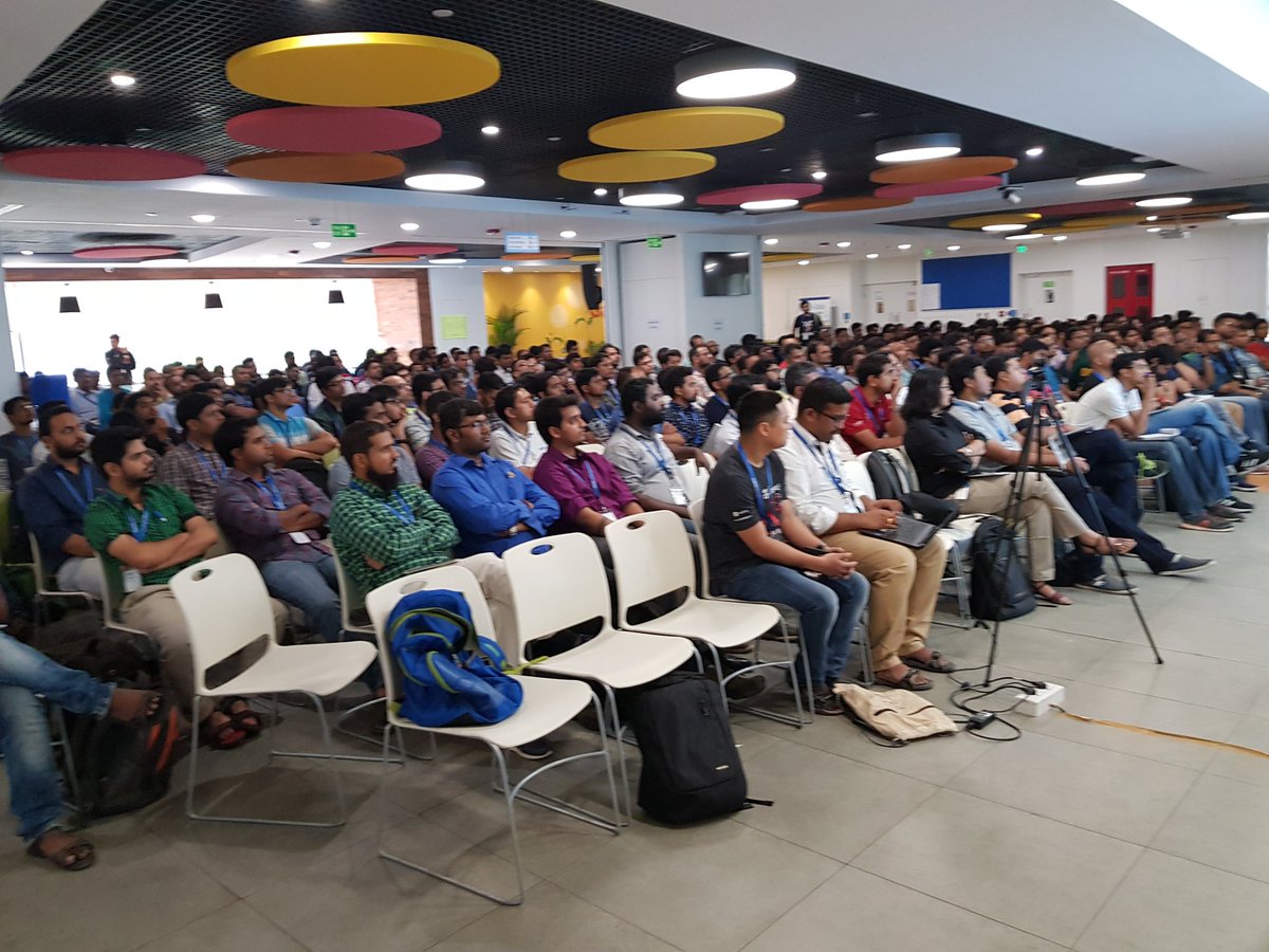 nkstar's tweet image. #jointmeetup #walmartlabs @WalmartLabsInd 
Great to host the sea of people for this joint meetup. 400+!! Welcome!
