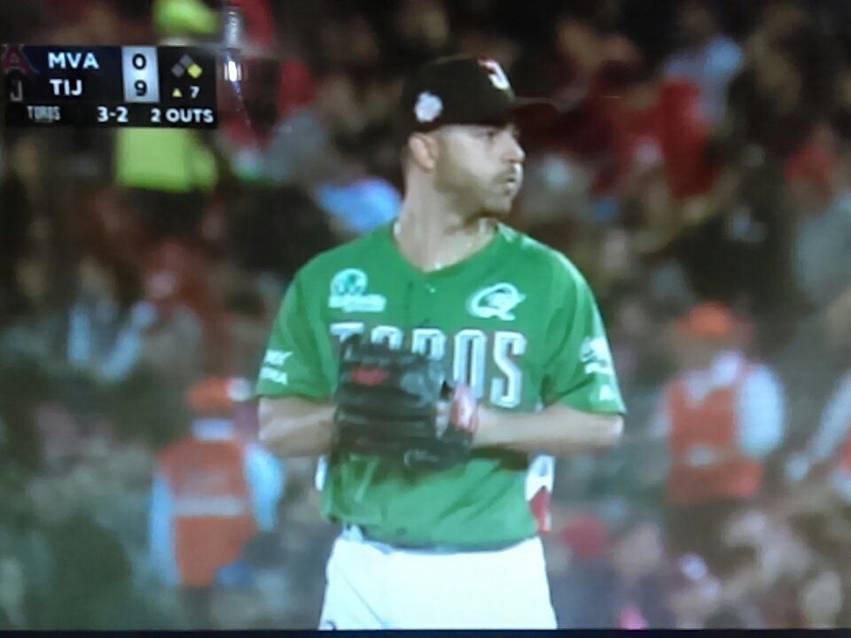 sortega8's tweet photo. Yo creo que no me equivoco, @hectorjgalvan le quedan de maravilla estos colores, que tengas una excelente campaña @TorosDeTijuana #TorosImponentes por cierto lindo uniforme! https://t.co/8lZ90AiXV5