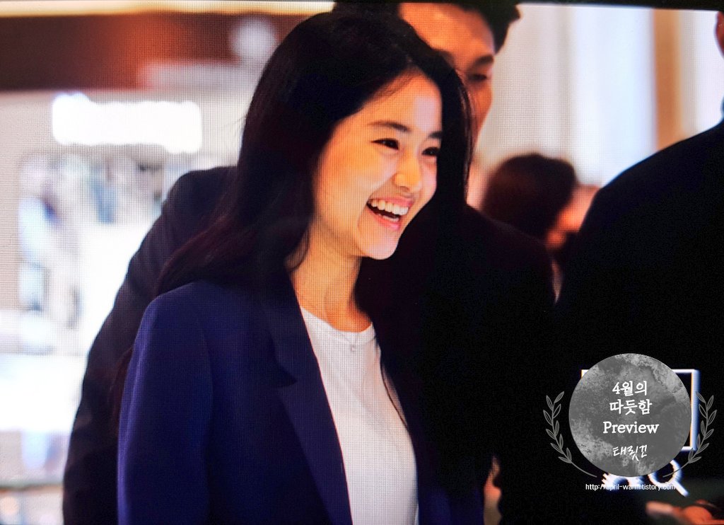 april_warm's tweet photo. [2018.03.24] 잠실 롯데백화점 #가네시 싸인회 #김태리 직찍 프리뷰 by.태릿꼬 https://t.co/YsqSRLqZlm