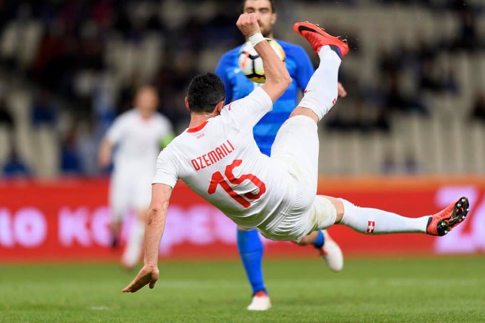 BolognaFC1909en's tweet photo. Pick that out! 😍 #GRESUI 🇨🇭 @dzemaili86 https://t.co/gKzhnBU5Zf