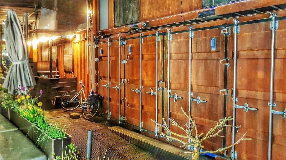 popupcontainers's tweet photo. Great to see some of our converted #shippingcontainers in action! #containerconversions #popupcontainers #popups #containermodifications #containers #cleverspaces @bellcontainers https://t.co/sNA6QGejeP