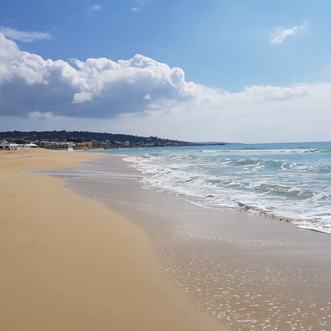 E mentre sul resto del Salento qualche nuvola ancora si addensa, sulle spiagge di Salve (LE) l’estate sembra già essere arrivata. 
Le foto, scattate pochi minuti fa, sembrano finte o filtrate, e invece assicuriamo che è tutto vero! 

We love Salento! ❤️

#weareinpuglia #24marzo