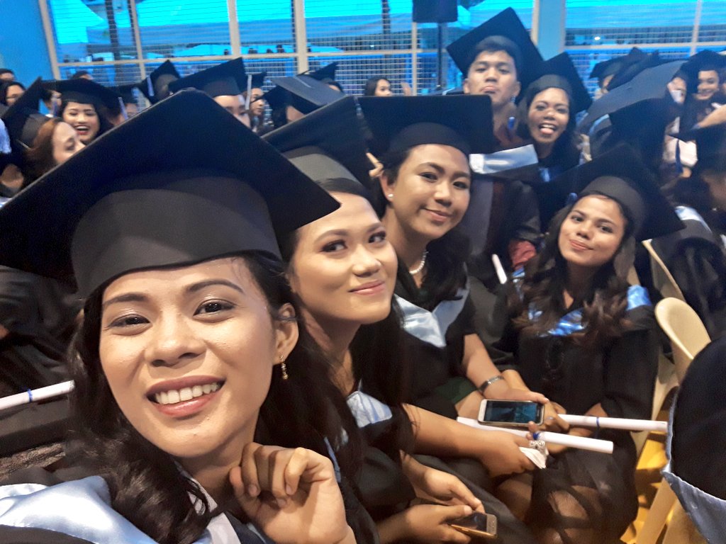 ivay_07's tweet image. So Graduate School next? #MathMajors 😊

#AdZUClass2018