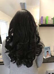 VisagePinner's tweet photo. Beautiful blow-dry with bouncy curls! Call now on 02084292143 to book an appointment and get this look. 
Stylist:Claudia
#hair #hairdressing #curls #blowdry https://t.co/taqHntPzxF