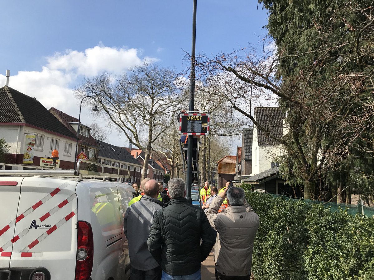 Eerste nieuwe DSI wordt gehangen op de Bakelsedijk!🎉