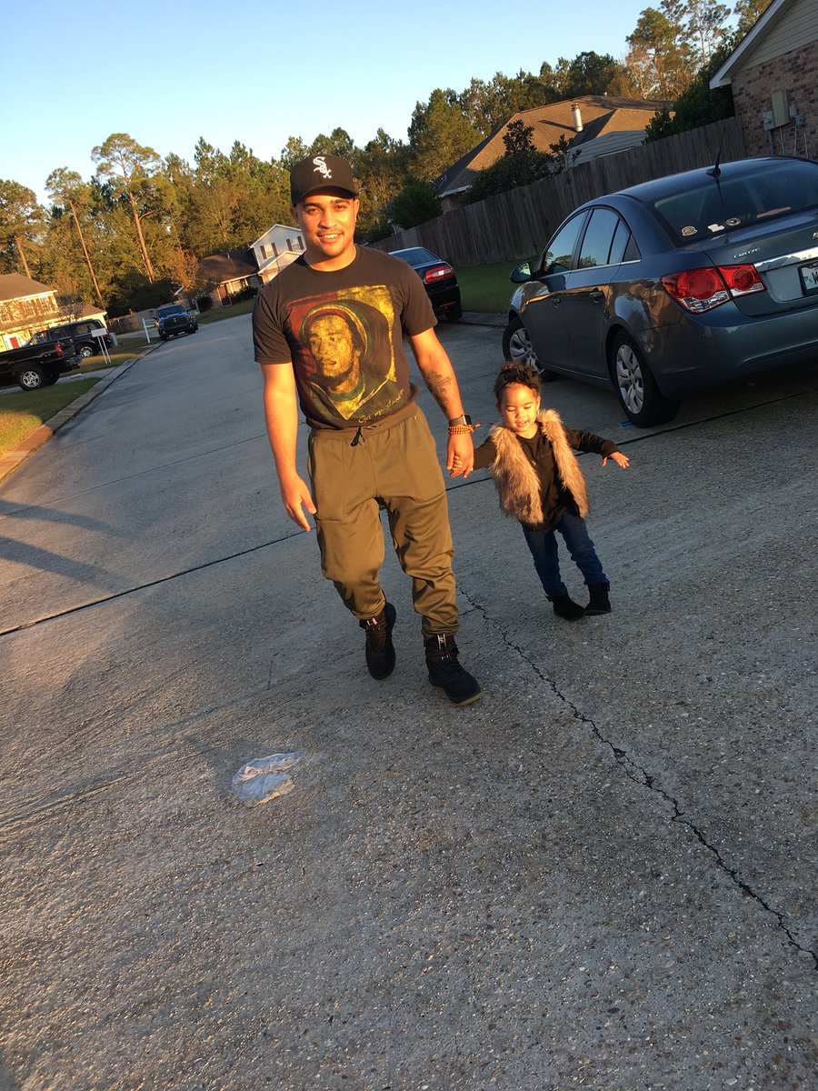 Freshjaredd's tweet photo. @Do_ItLikeFields #BlackFathers https://t.co/MtfCnPaa2A