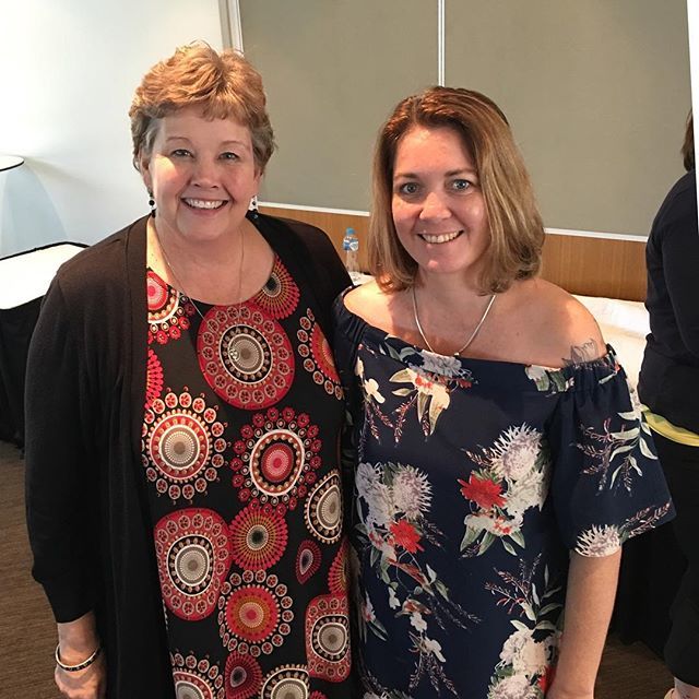 thequiltmachine's tweet photo. I met my first #quiltyidol today! she was as expected an amazing speaker. #sheswhyiquilt #inspired Thanks @fabricpixie @jennymsqc @suedaleydesigns I had a wonderful day with my friends!! ❤️❤️ https://t.co/IX756qxjt8 https://t.co/gRL5bqpBrs