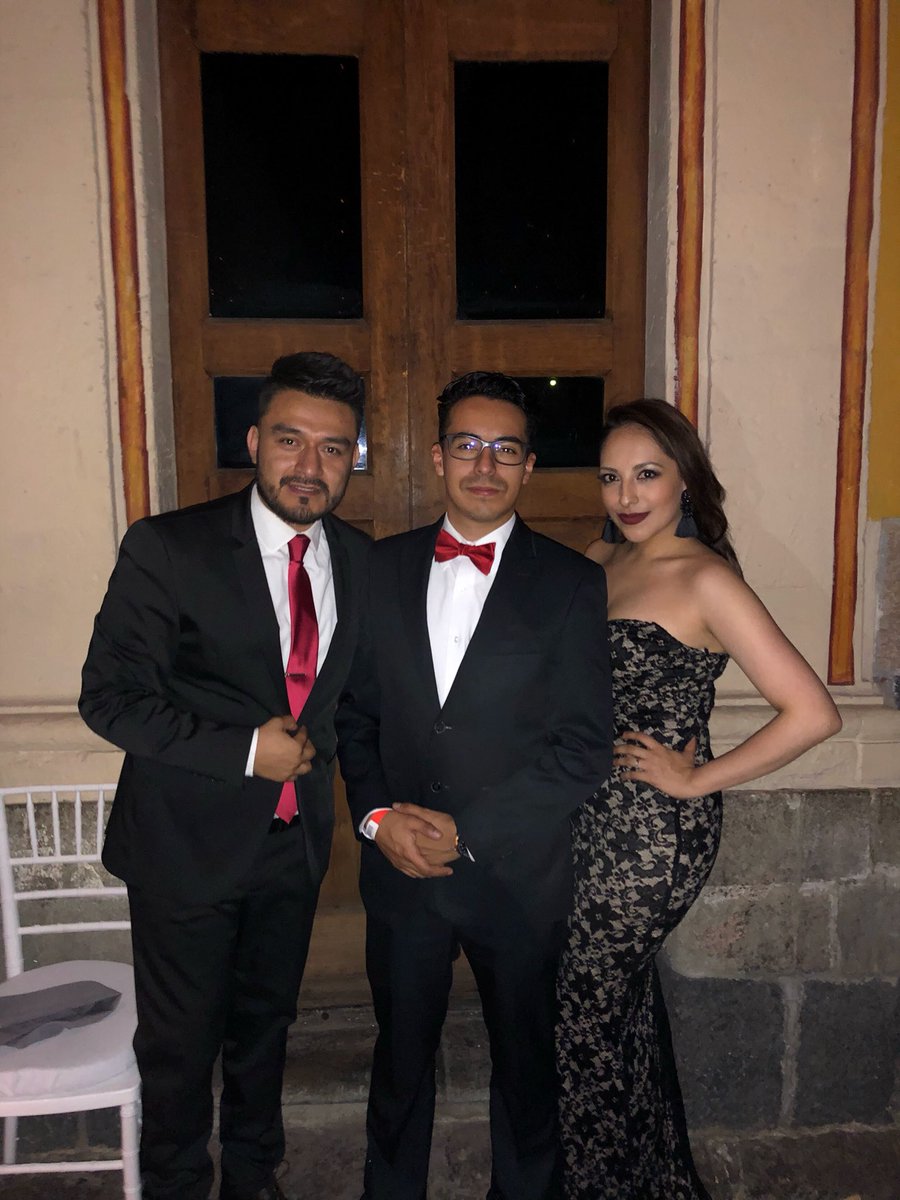 ernesto_bozz's tweet photo. Con todo Champs 👊🏼😎👊🏼 @GraduacionMX #UNAMDI @alfonsoo199 @santana_lis https://t.co/j72ciiUaum