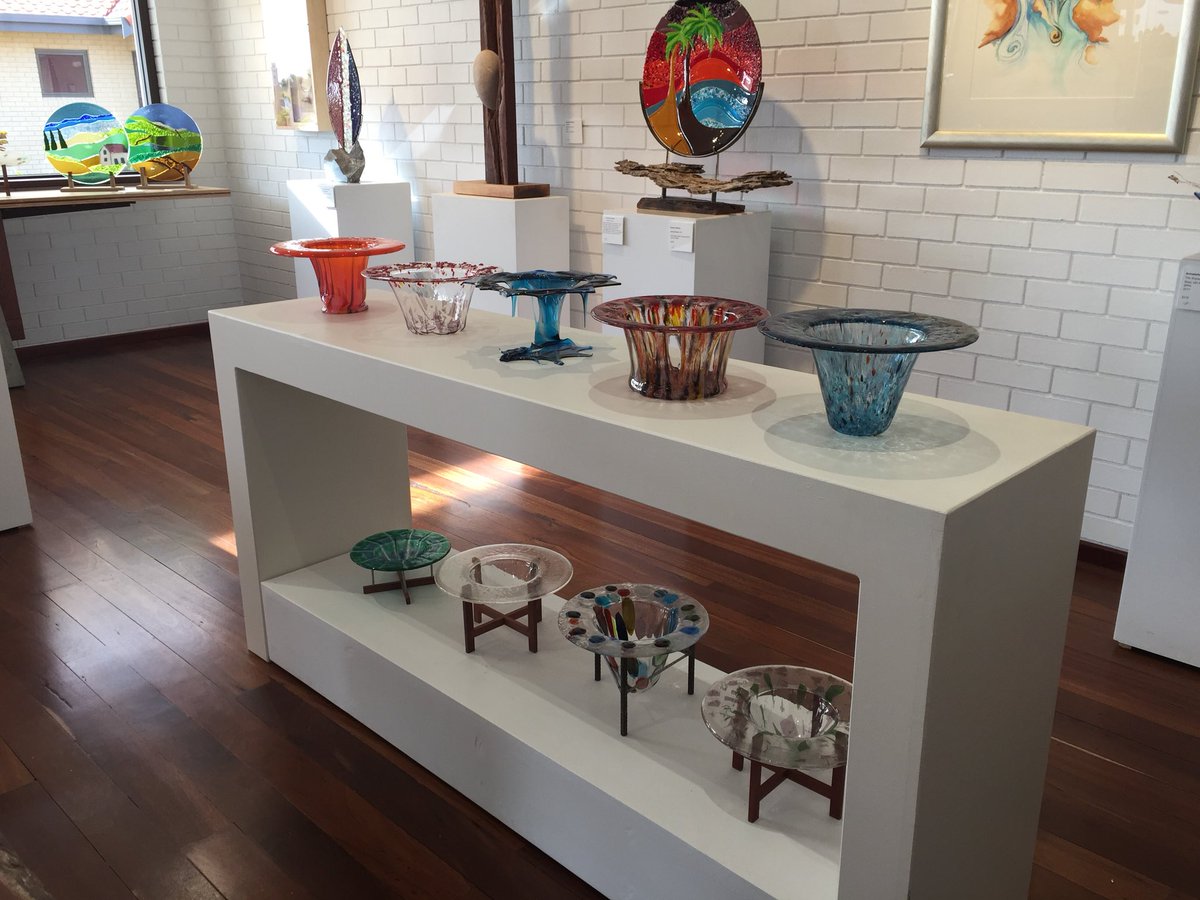 PrendivilleG's tweet image. New series of fused glass bowls made using drop moulds. On display in the Prendiville Gallery. Open Day, Sunday 8th April, 10am to 3pm.
