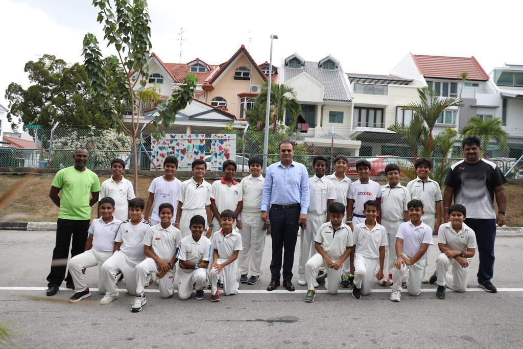 Global_Schools's tweet photo. #LeadershipLectureSeries with the star #cricketer @virendersehwag was a grand #success. Sehwag posing with budding #cricketers of #GIIS at the campus.
#GIISLLS #sports https://t.co/NOwYJiJpPV