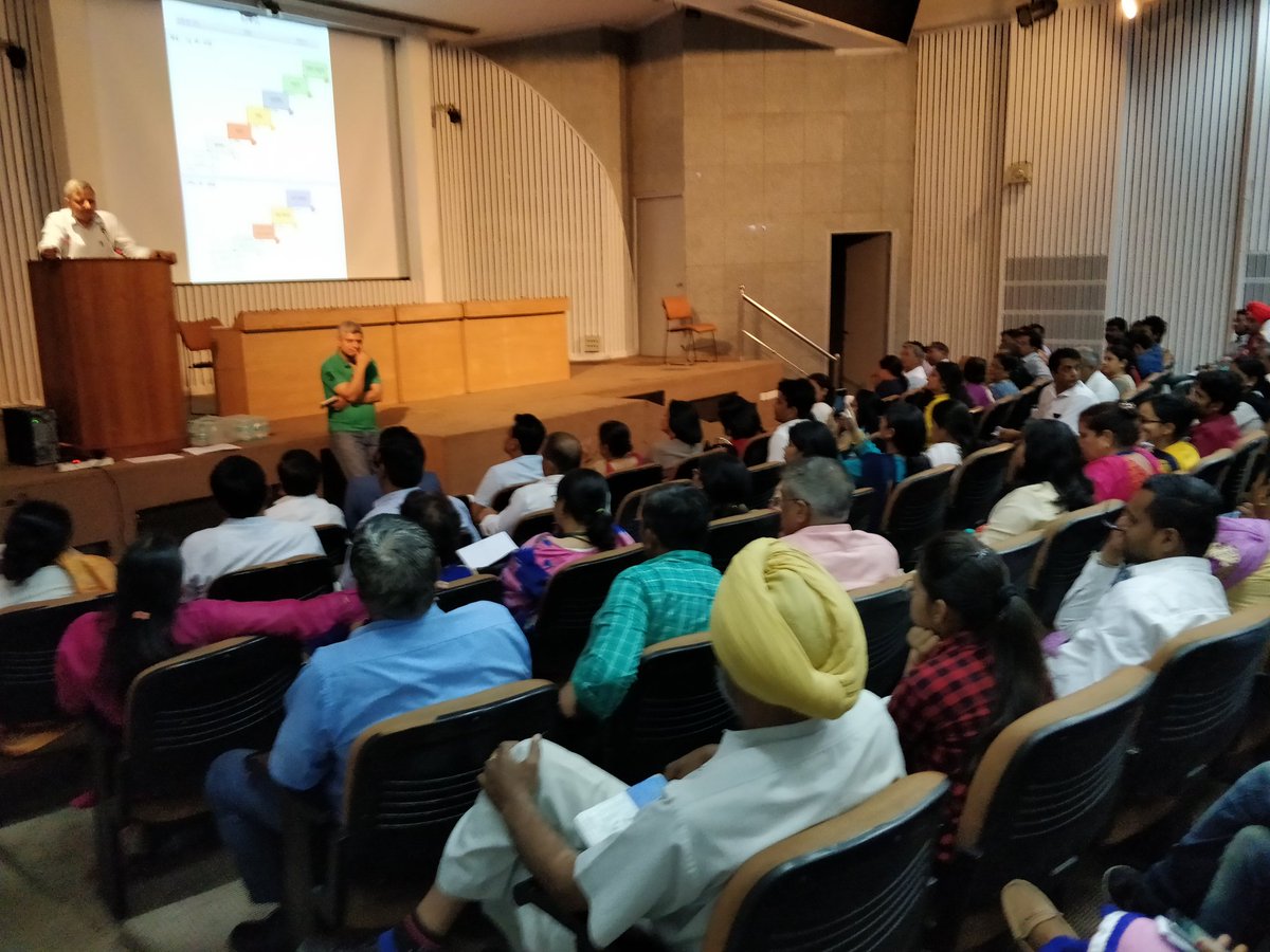 vaibhav4aap's tweet photo. SMC members training on #MissionBuniyaad and #SMCApp at Delhi secretariat.
Lots of learning projects lined up for students in the summer vacation. 
Truly it will be "Masti aur Padhai" Thanks u @AtishiMarlena @msisodia https://t.co/bhUt4xs7aL