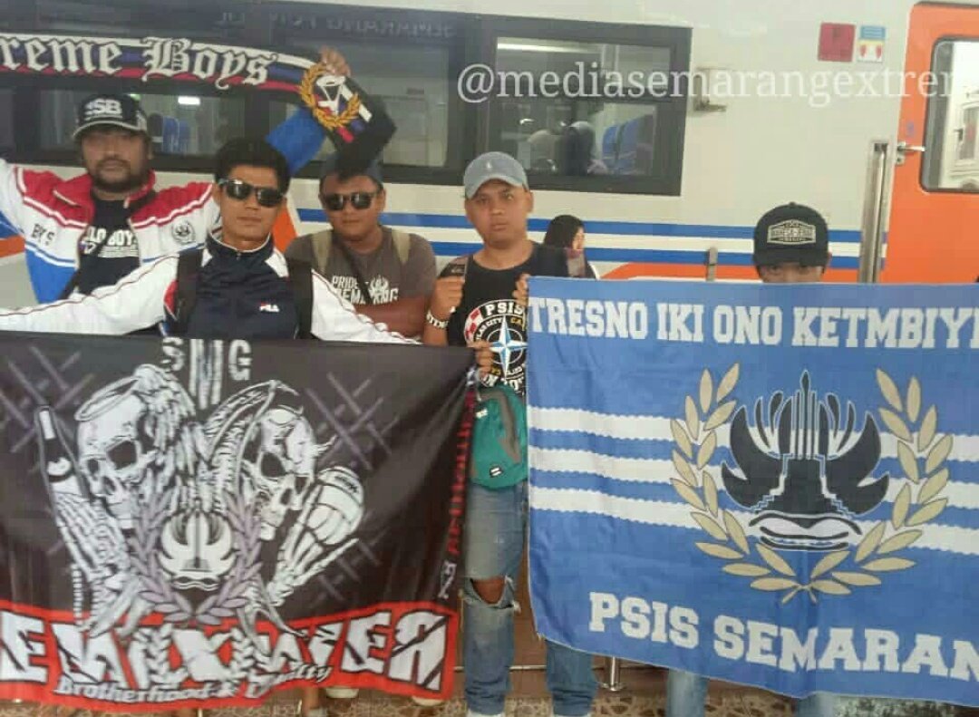 Kulonuwun @Maczman_Ori <a href="/ultraspsm/">ULTRAS PSM 1915</a> <a href="/PSMFANS1915/">PSM FANS 1915</a> tabe' saudara makassar izin mengawal sang kebanggaan <a href="/psisfcofficial/">PSIS</a> ngih #PenakSeduluran