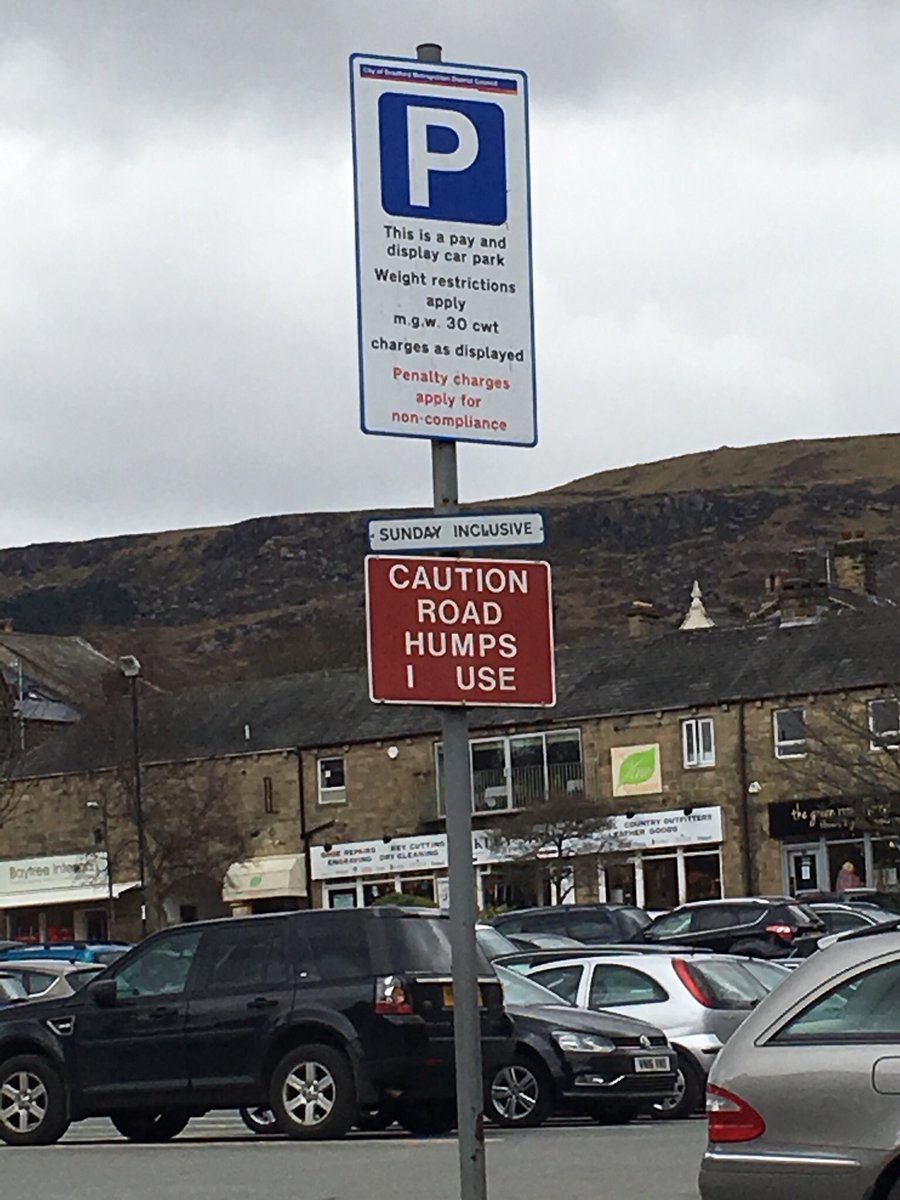 Jan_Lentzos's tweet photo. There’s an interesting road sign by the car park in Ilkley 🤔
#Ilkley #RoadSign #Humps #TrafficSigns #RoadSignage #FunnyRoadSign #RoadHumps #InterestingRoadSigns https://t.co/zQ0LAgYao9