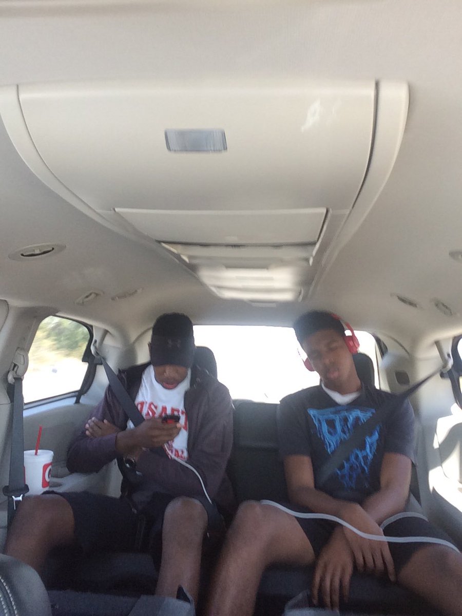 Factorybball's tweet photo. Still IN IT!! 🙌🏼😬🏭 @Malik6ft10 @45__nation #ksu #textech #bigdance https://t.co/jhXhdcmpOX