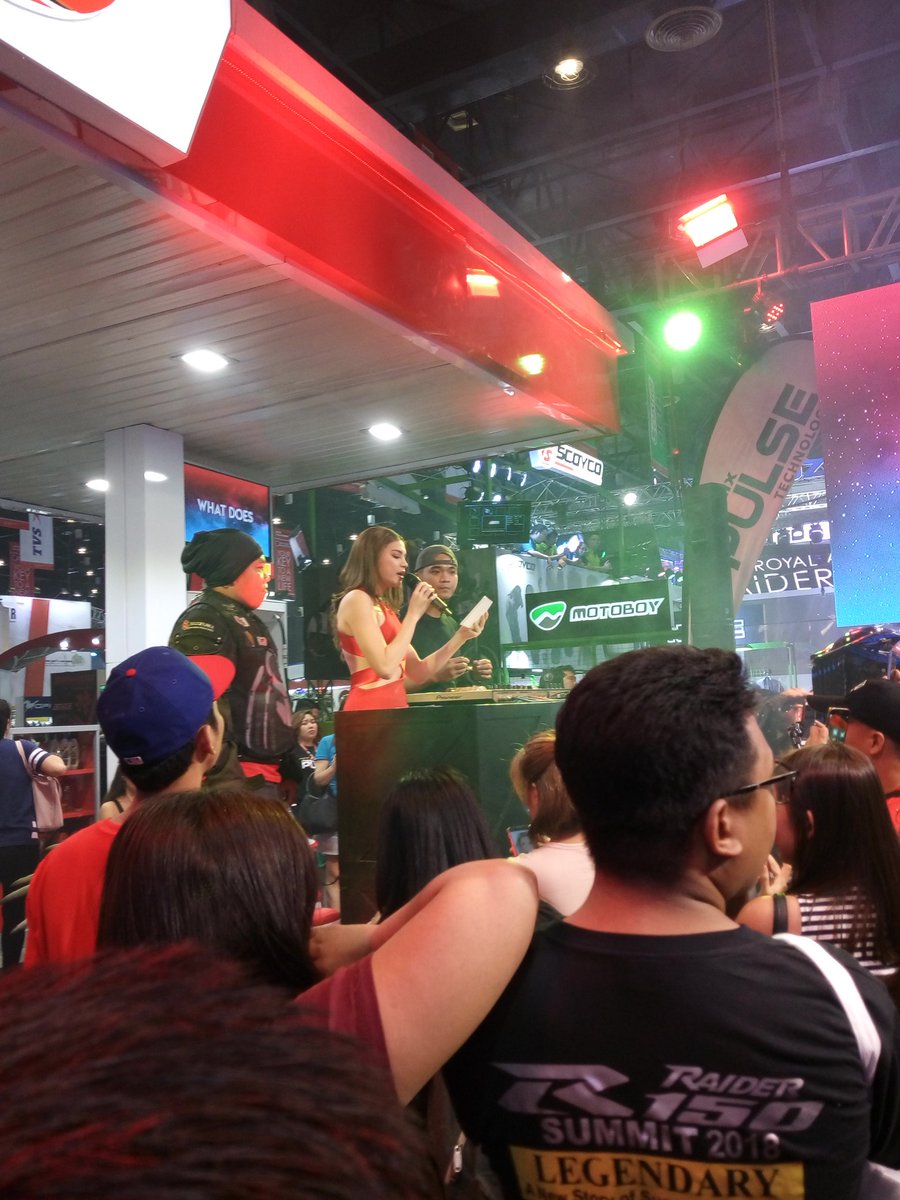 OfficialRastroR's tweet photo. Lady in red hosting for @phoenixfuels @whianwamos
#ComeAliveWithPhoenixPulse #ClubPhoenix https://t.co/RuOPU2JXr8