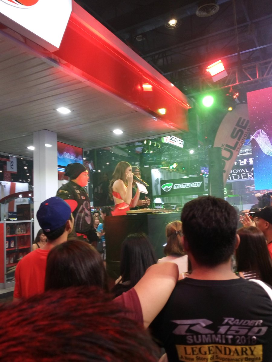 OfficialRastroR's tweet photo. Lady in red hosting for @phoenixfuels @whianwamos
#ComeAliveWithPhoenixPulse #ClubPhoenix https://t.co/RuOPU2JXr8