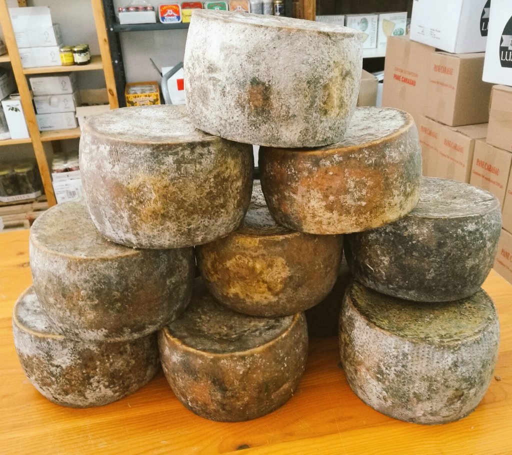 Good morning! Today we're at <a href="/CPFoodMarket/">CPFoodMarket</a> #CrystalPalace &amp; <a href="/BringOurBottle/">BringOurBottle</a> #sydenham with new #cheese gluten free #salami and #extravirgin #oliveoil See you there!