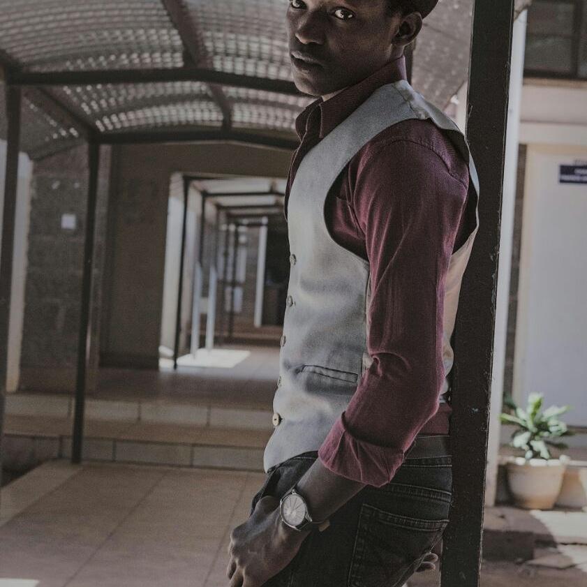 MorisKiema's tweet photo. The man in the boy...#EveryBlueMoon....#EveryBlueMoonFilms...#AscotCap..#SuitVest...#Fashion..#TatuBakery #baby #BlackFathers #changamka...#young https://t.co/ji5y1F2l04
