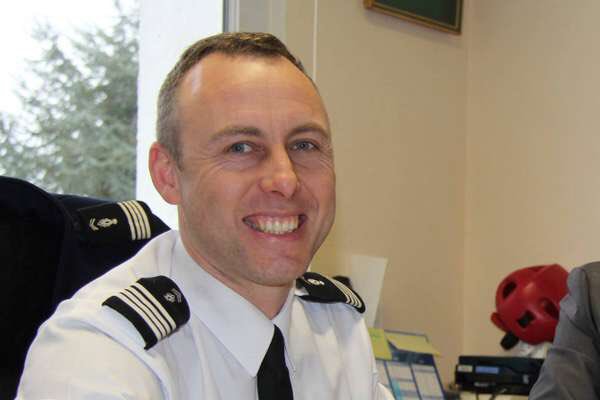 vpecresse's tweet photo. La Nation pleure le Colonel Arnaud #Beltrame, mort en héros. Notre infini respect, notre reconnaissance vont à celui qui s’est sacrifié pour sauver des vies. Nous pensons à sa famille, à ses proches, à ses compagnons d’armes qui chaque jour nous protègent au péril de leur vie. https://t.co/WoOHTtCw0J