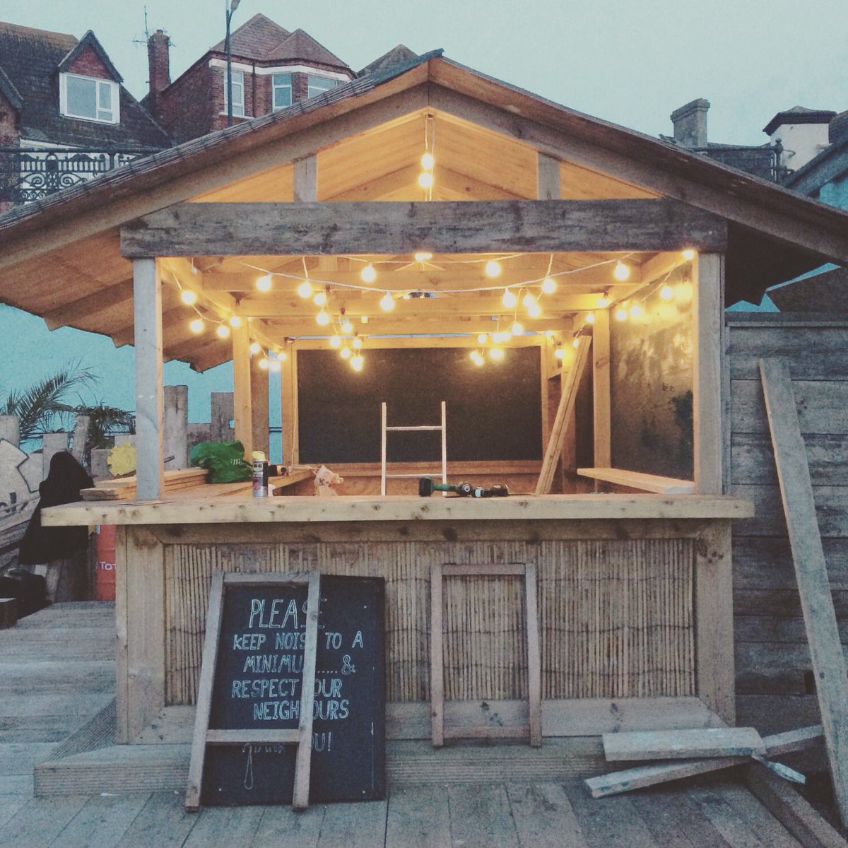 margatebuscafe's tweet photo. #EASTERWEEKEND sat&amp;sun 12pm-11pm our #Tikibar will be open! #Easteregghunt for the kids from 10am&amp;2pm on Sat! #easter #bar #margate https://t.co/aEe1lT9NaJ