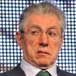 #Bossi: «#Salvini ha parlato prima di pensare, se perdevamo Lombardia e Veneto lo impiccavo a Milano come il suo amico Mussolini».

Così, tanto per non alzare i toni.