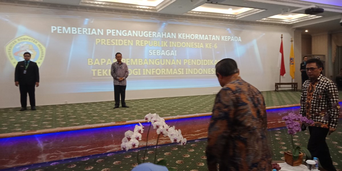 panca66's tweet photo. Menurut Rektor Unikom Bandung Prof Eddy Suryanto Soegoto, pada masa kepemimpinan @SBYudhoyono lah di tahun 2007 pertama kali diadakan lomba robotik nasional yg kemudian membuat perkembangan robotik di Indonesia berkembang pesat https://t.co/JiJwgDsy1d