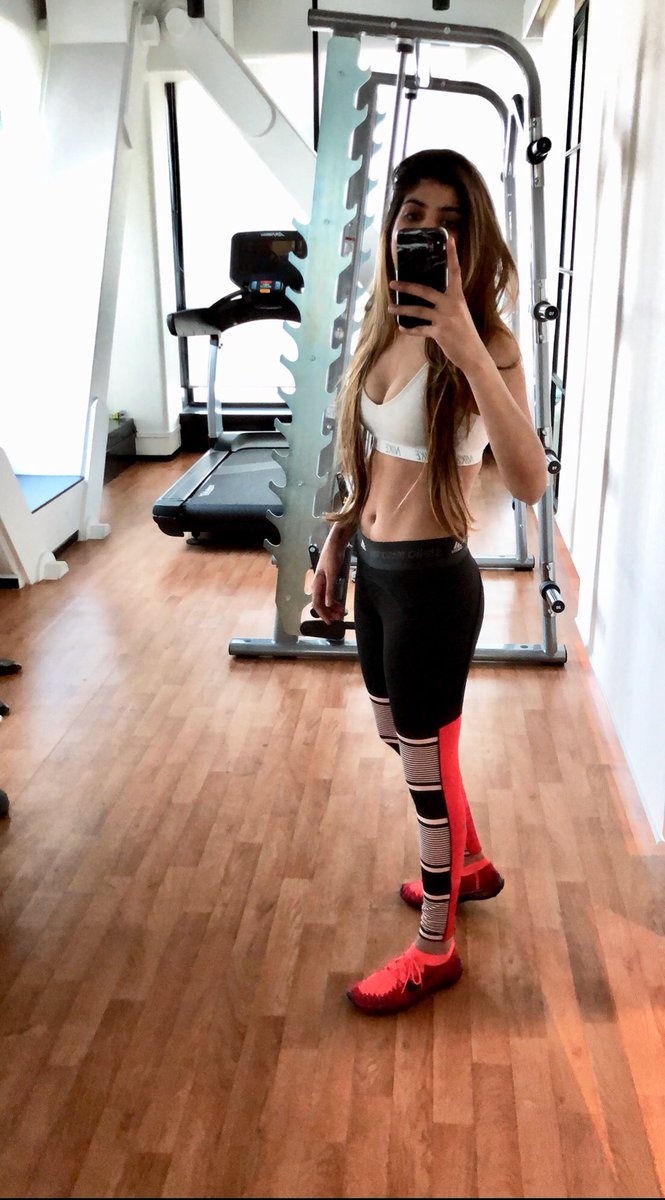 ananya_birla's tweet photo. Early morning gym sesh 🤟🏽🙌🏽 This keeps my mind and body healthy. https://t.co/LsHSwnoSj1