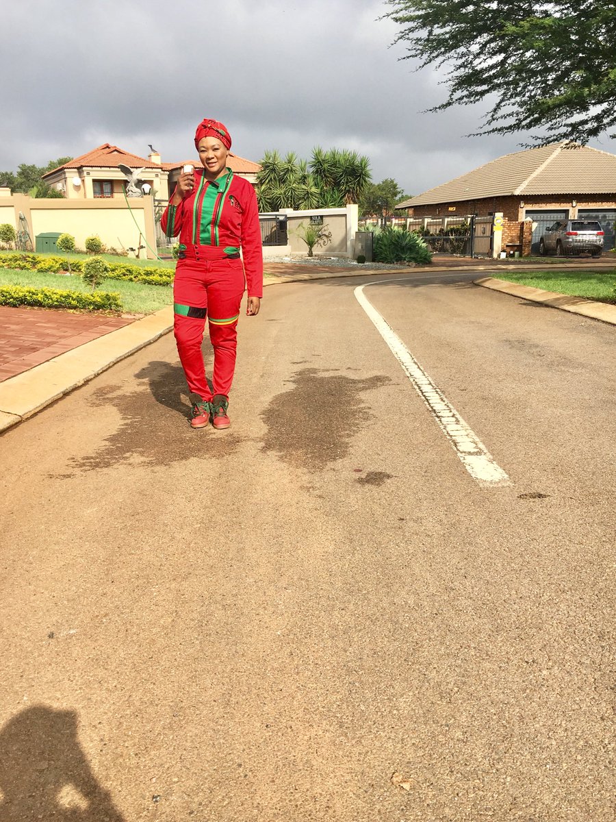 OmphileMaotwe's tweet photo. Ngwana Mama from head to toe, EFF for life, #Habashwe 2018 Gauteng Provincial Plenum #EFFGPPlenum https://t.co/spu0gnkwHA