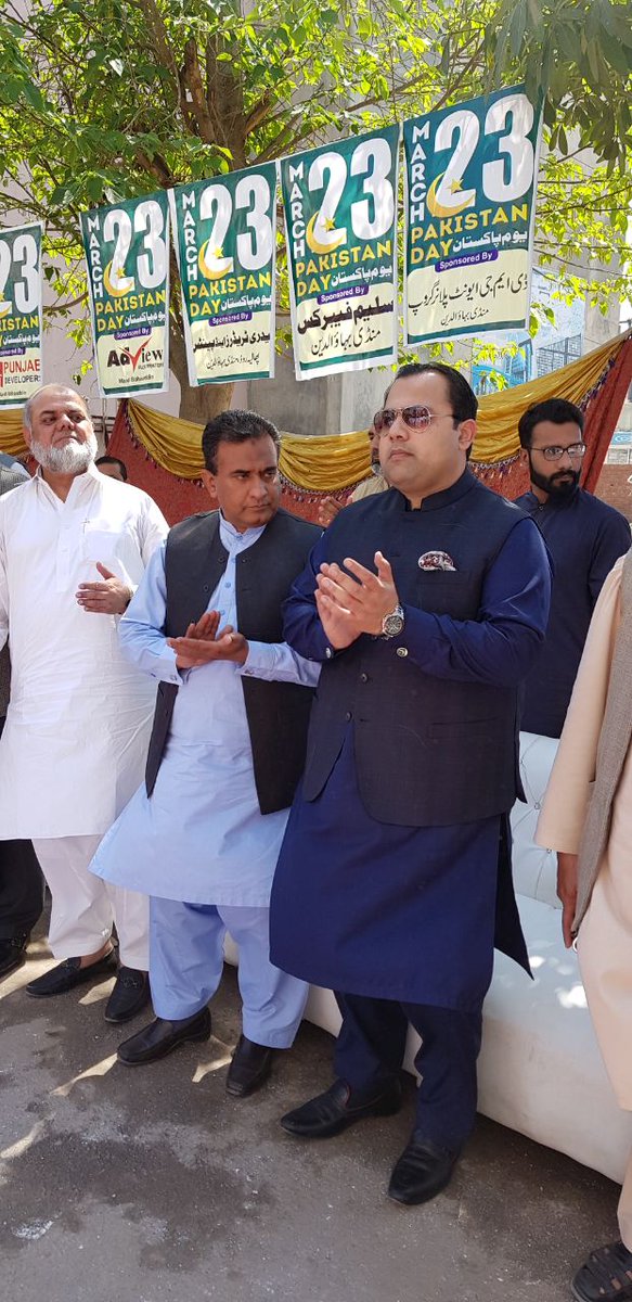 gujrat_chamber's tweet photo. A Handsome display of National Songs and tabloids presentation in #GtCCI Sub Office #Mandi_Bahuddin on the #Resolution Day of Pakistan.
President @AliAnsarGhumman remembered the martyrs who sacrifices their lives for this country in his speech. https://t.co/aPZxJmou9T