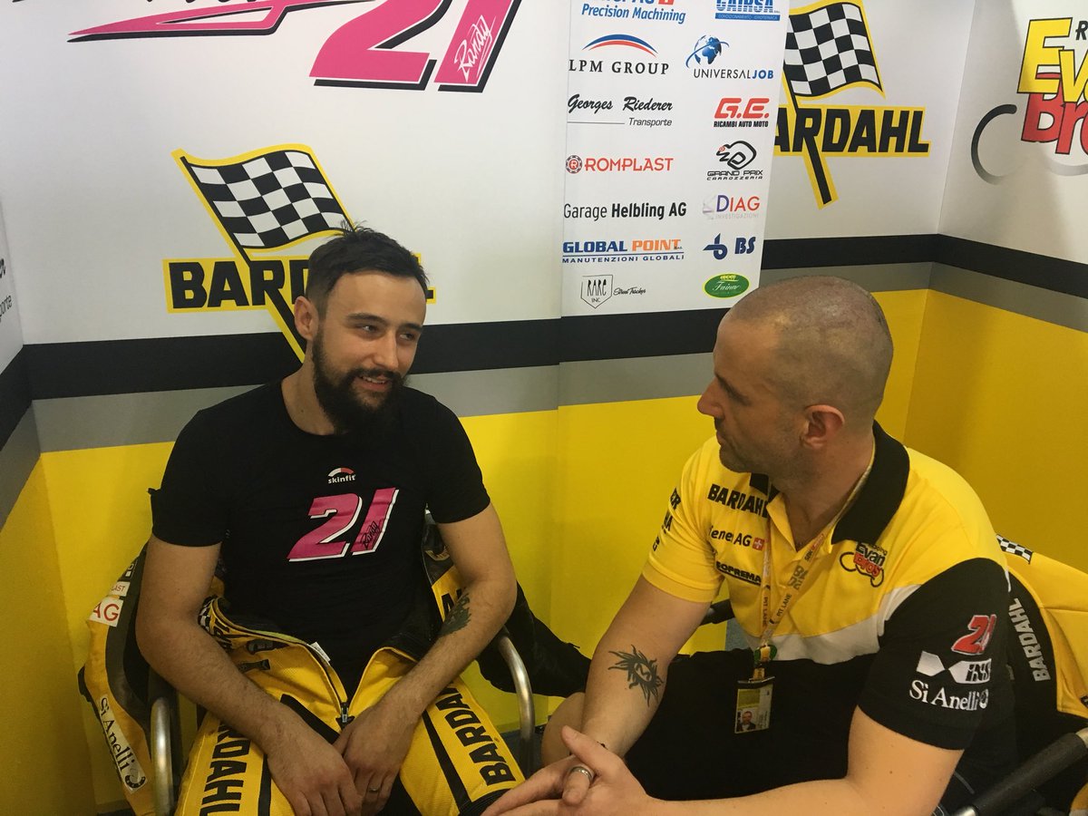 Krummenator's tweet photo. Getting ready for #superpole2 ✊🏻Live TV 📺:mediasetitalia2 don’t miss it!🏁 #thaiworldsbk #Supersport @sidisport @ixs_official @bardahlitalia @evanbrosracingteam @serenadp83 @drdanu68 @RACERFISH @yamahamotorch #dienerag #lpmgroup #riederertransporte #soprema #universaljob https://t.co/wNpsdVnFmx